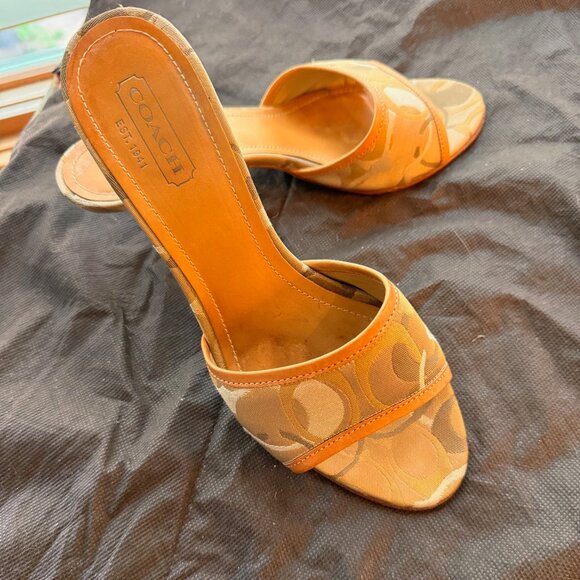 Coach Classic Signature Fabric Kirsten Brown Tan Kitten Slide Heel Sandal Size 8 - Picture 1 of 11